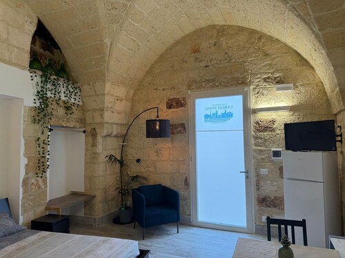 Largo Spani 17, Charme Salentino with stone vaults historic home dating back to 1764