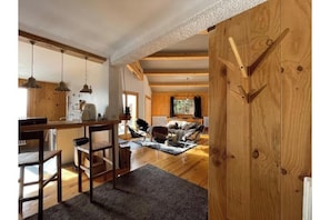 Living area - Quiet chalet with a separate game room (FONT ROMEU ODEILLO VIA)