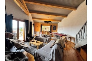Living area - Quiet chalet with a separate game room (FONT ROMEU ODEILLO VIA)