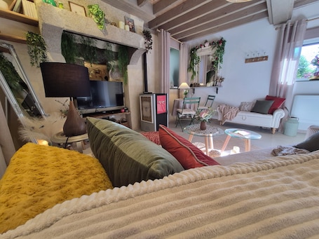 A cozy living room with a fireplace, television, and comfortable seating.. La Nuit D'Etang