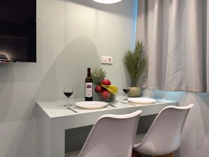Dining - SmartLiving Central Apt 10 (Thessaloniki)