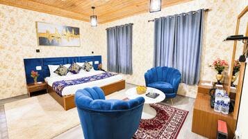 Hypo-allergenic bedding, desk, soundproofing, free WiFi