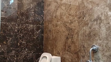 Deluxe Room | Bathroom