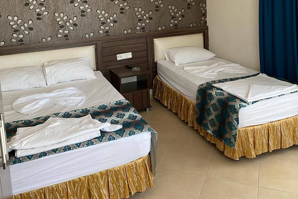 Classic Double Room Single Use, Balcony, City View | Meja, ruang kerja komputer riba, Wi-fi percuma 