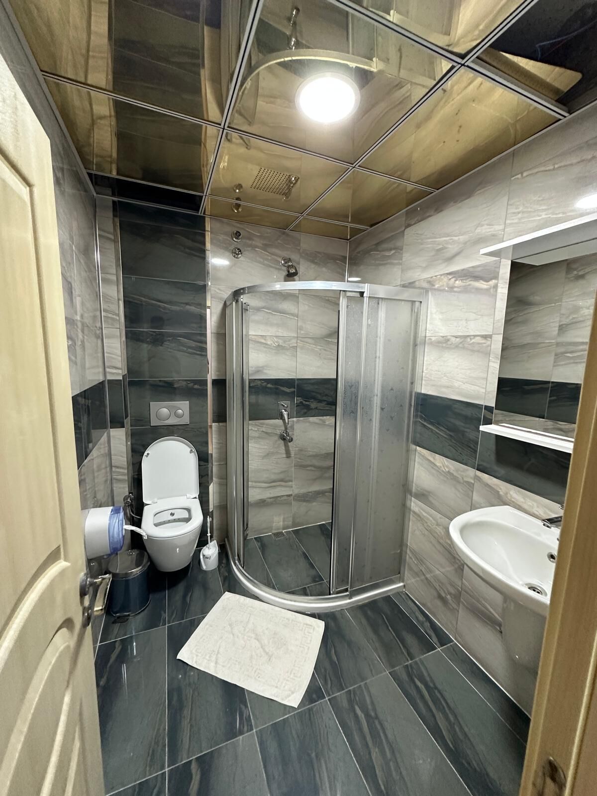Classic-Vierbettzimmer, Balkon | Badezimmer | Dusche, Haartrockner, Handtücher, Seife