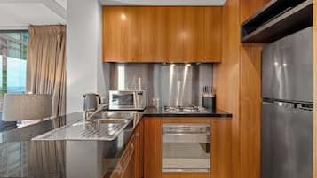 Deluxe Apartment, Balcony, City View | Private kitchen