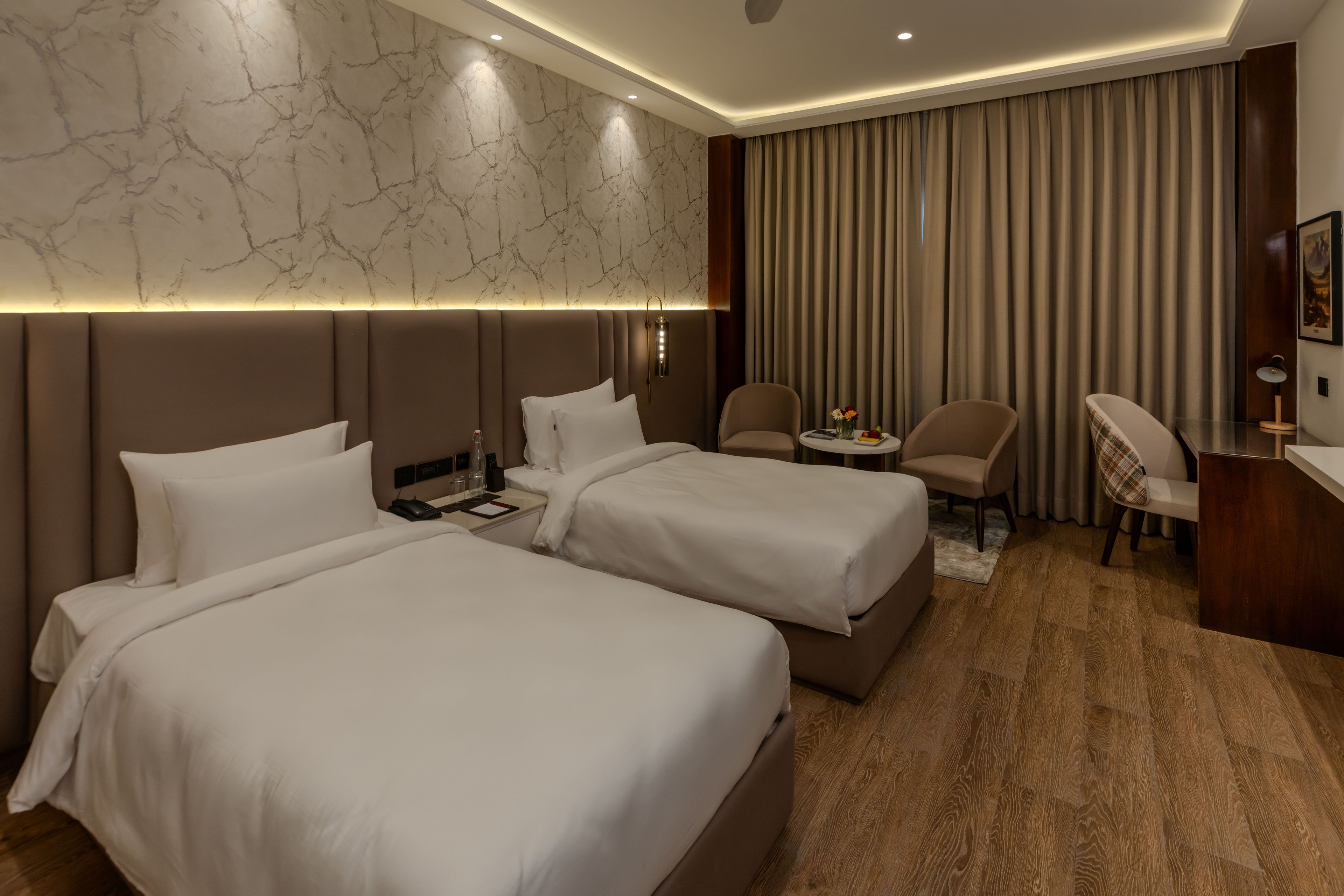Phòng Deluxe | Bộ trải giường bằng vải cotton Ai Cập, bộ đồ giường cao cấp 