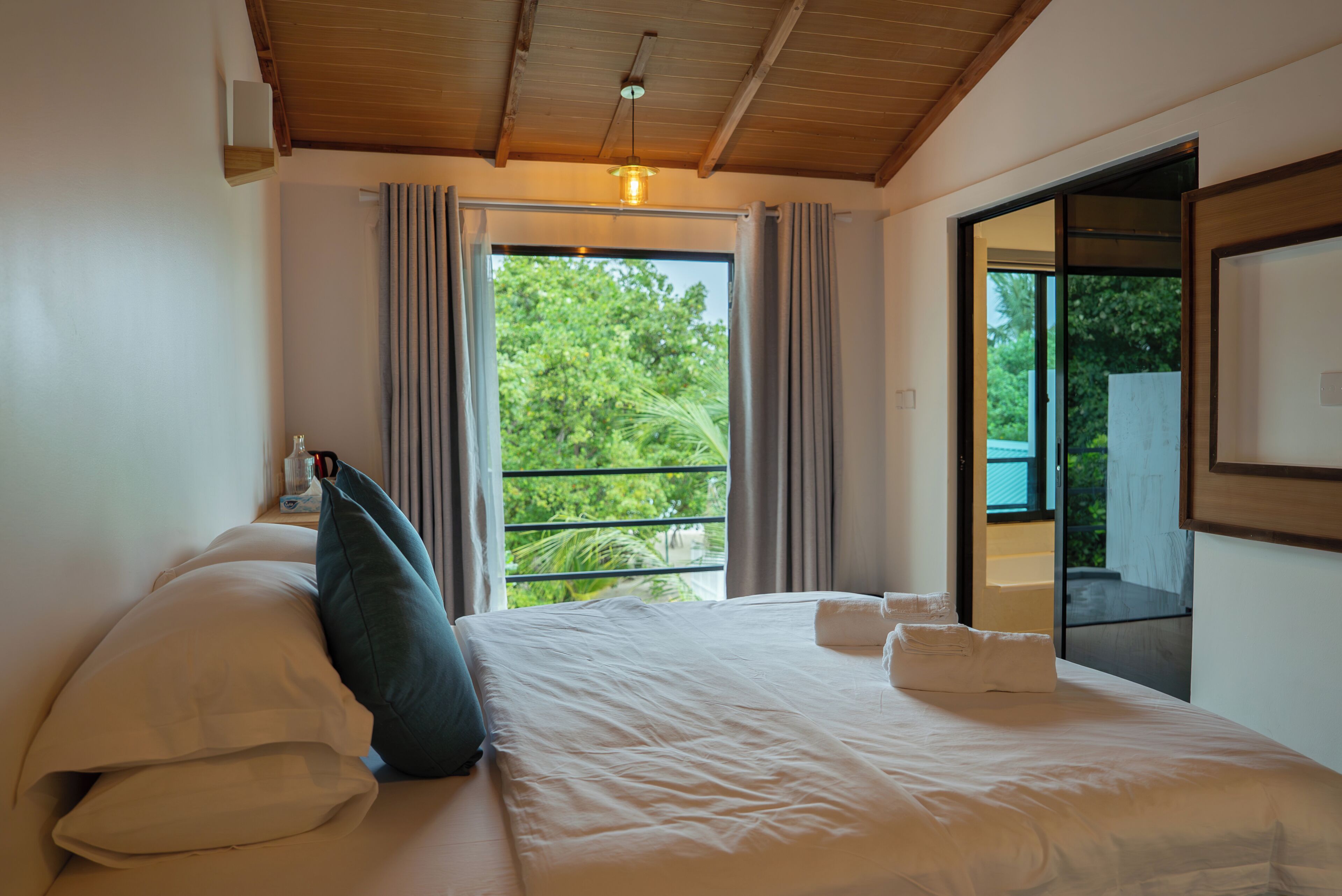 Deluxe Double or Twin Room, Sea View | In-room safe, blackout drapes, free WiFi