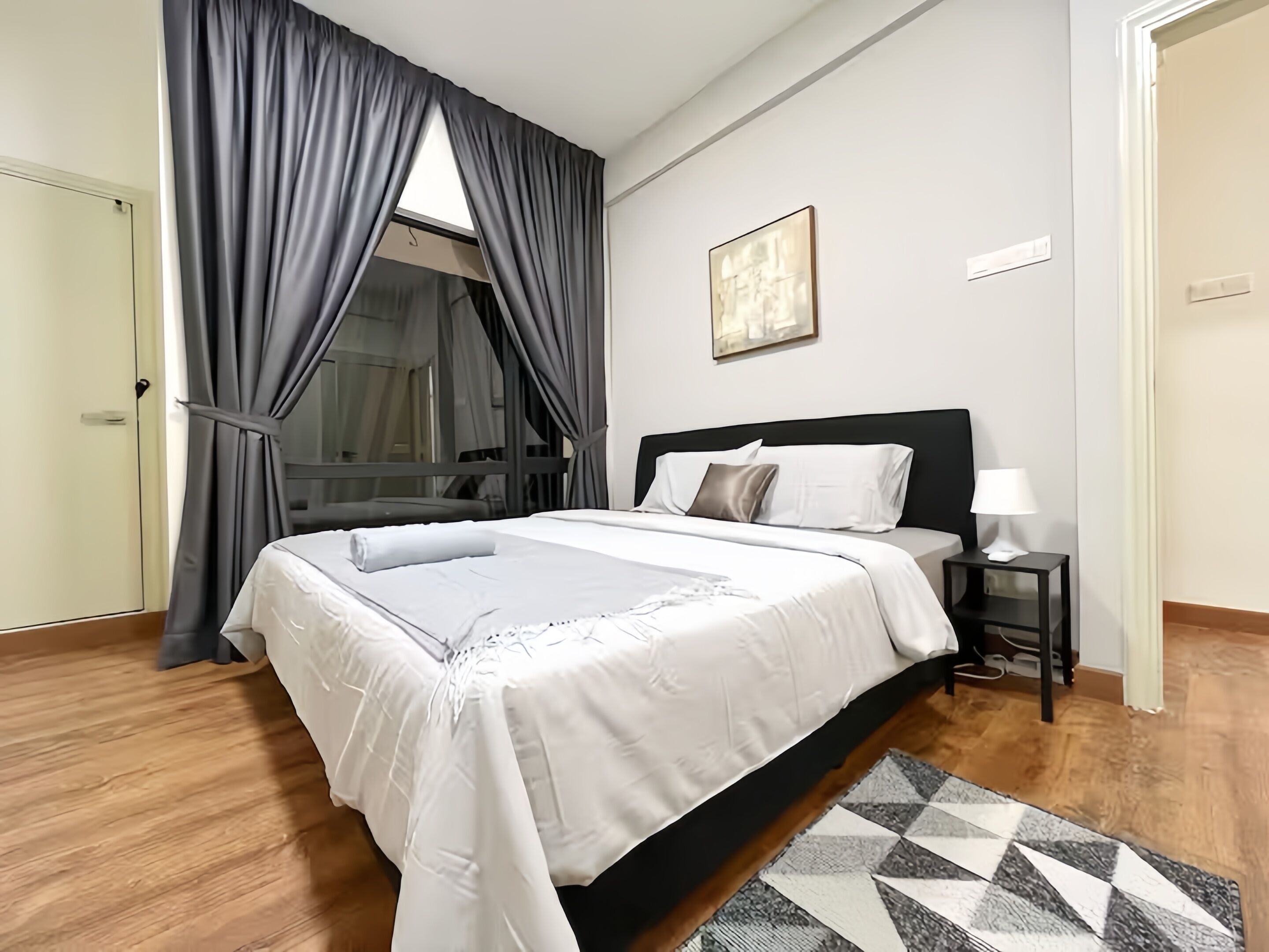 Deluxe Duplex, 2 Bedrooms | Gebar bulu kapas, meja, seterika/papan seterika, Wi-fi percuma 
