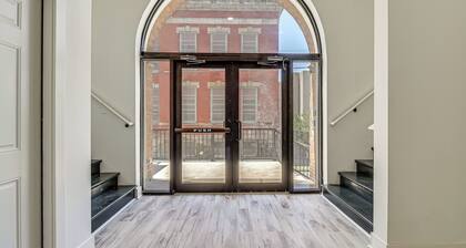 1 Mi to Dtwn! New Pet-Friendly Condo in Pittsburgh