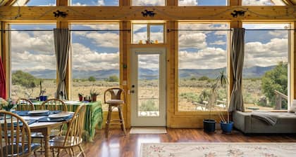 Sangre de Cristo Views! Retreat Near Wild Horses!