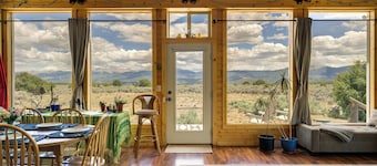 Sangre de Cristo Views! Retreat Near Wild Horses!
