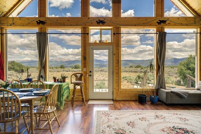 Sangre de Cristo Views! Retreat Near Wild Horses!