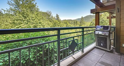 1/2 Mi to Olde Town: Mtn-View Gem w/ On-Site Trail