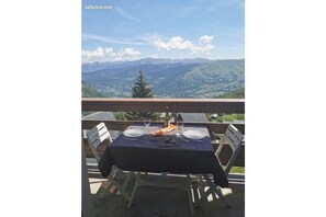 Outdoor dining - Saint-Lary Pla d'Adet – Apartment with a view of the valley (Saint-Lary-Soulan)