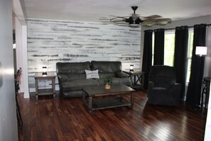 Living area - Charming and updated three bedroom home conveniently located close to trails. (McKee)