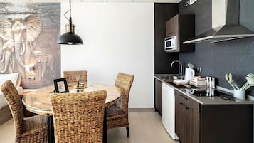 Suite Studio Confort, balcon, vue ville | Cuisine privée