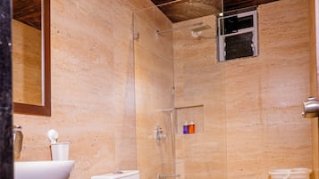 Suite Premium | Salle de bain | Articles de toilette gratuits, serviettes fournies, savon, shampoing
