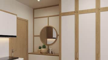 Quarto luxo | Cozinha privada | Talheres/pratos/utensílios de cozinha, mesas de jantar