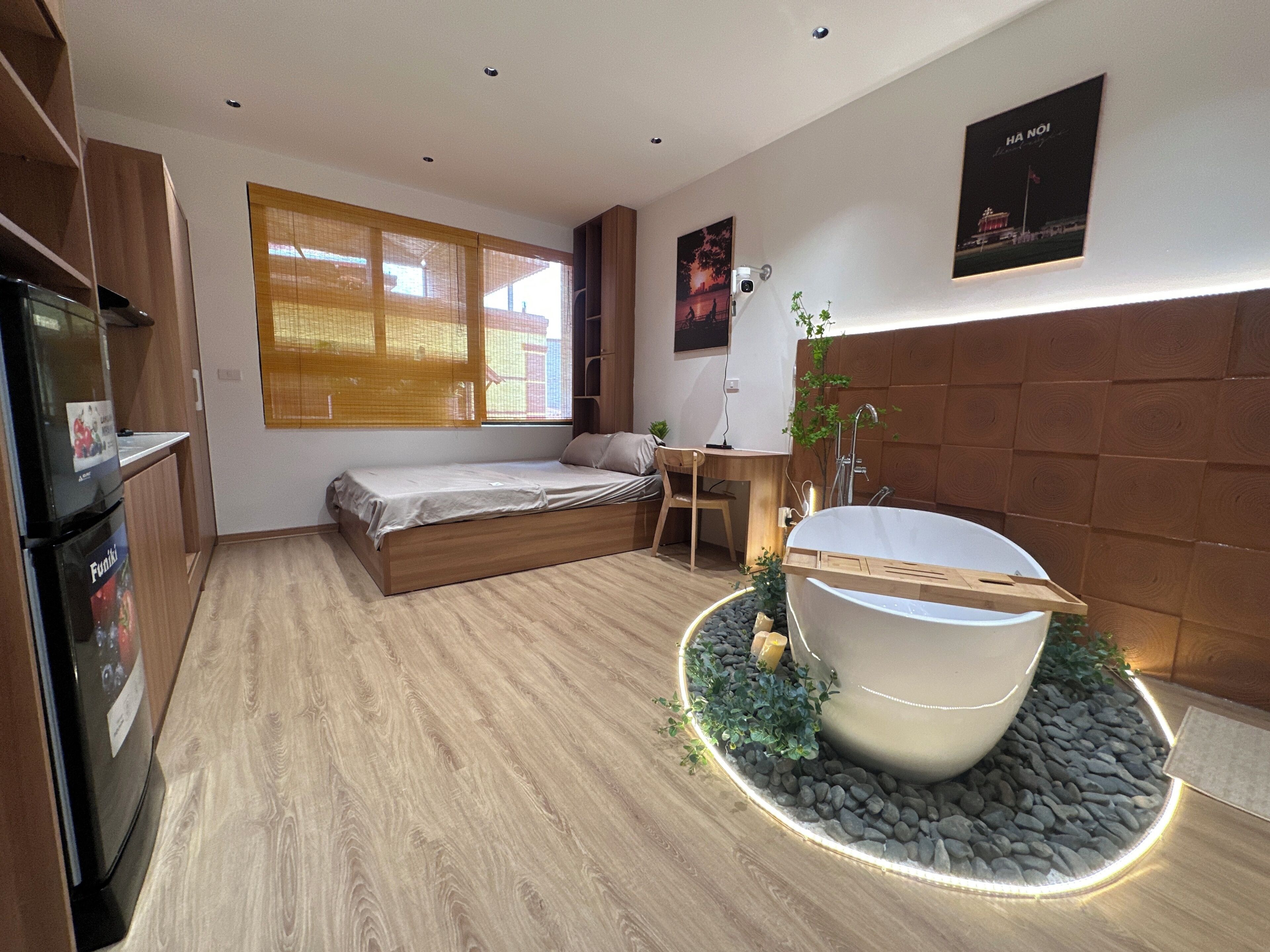 Junior Suite | Meja, ruang kerja komputer riba, langsir/tirai gelap terus 