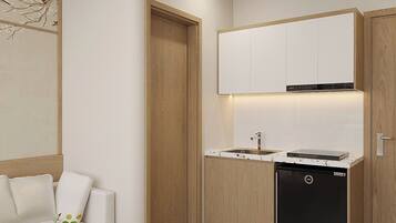Deluxe Room | Minibar, desk, laptop workspace, blackout drapes