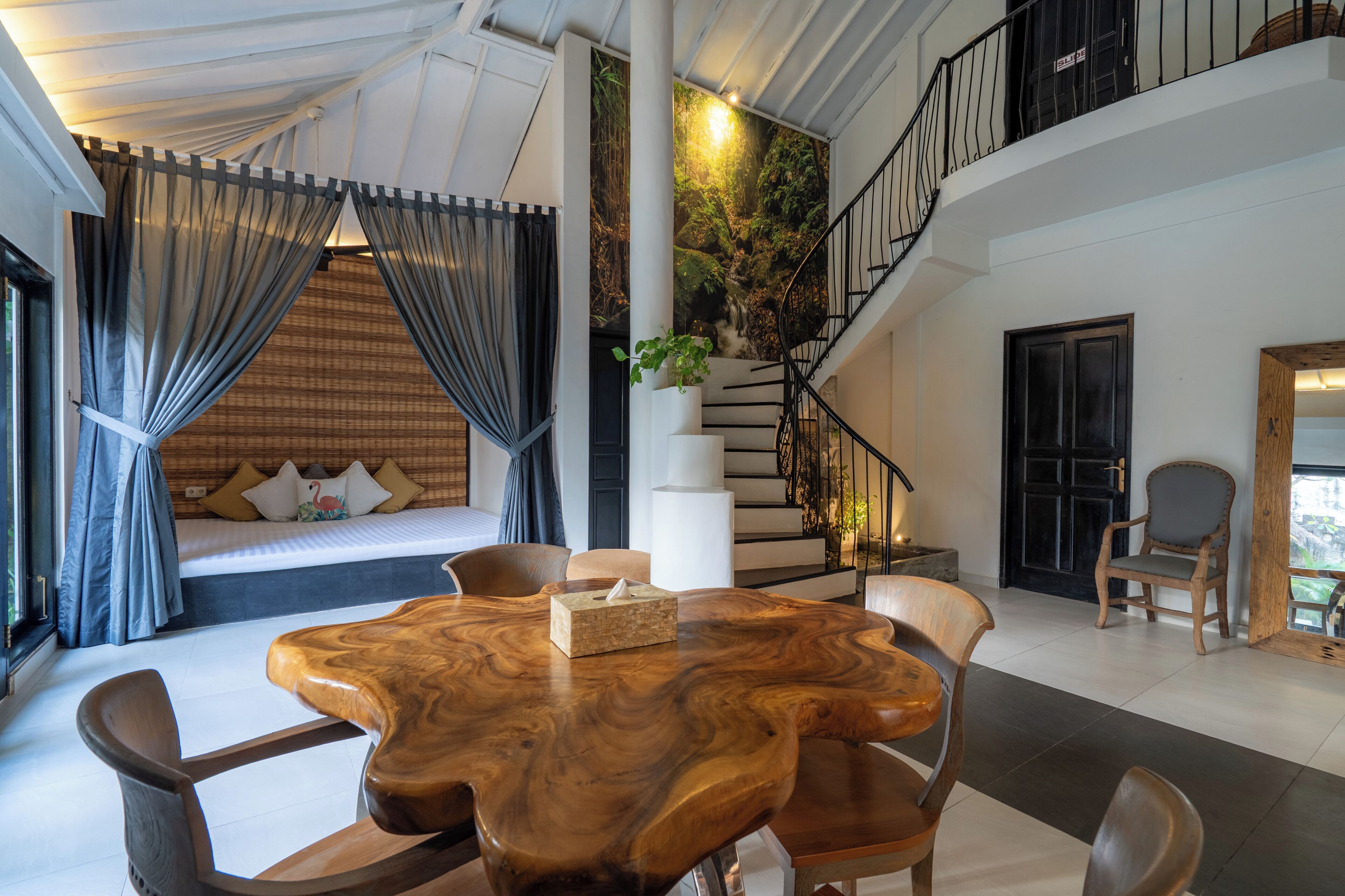 Villa | Living room | 32-inch Smart TV with digital channels