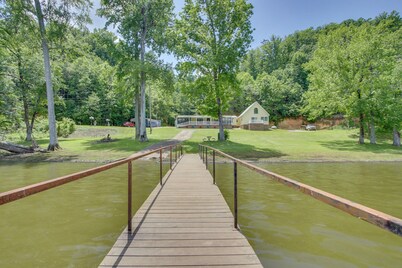 Steps to Pickwick Lake! Home w/ Sunrooms & Views