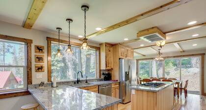 Hike, Ski & Explore! Spacious Home in Twin Bridges