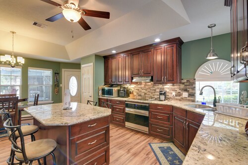 Pool & Covered Patio! Galveston County Getaway
