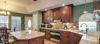 Pool & Covered Patio! Galveston County Getaway