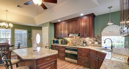 Pool & Covered Patio! Galveston County Getaway