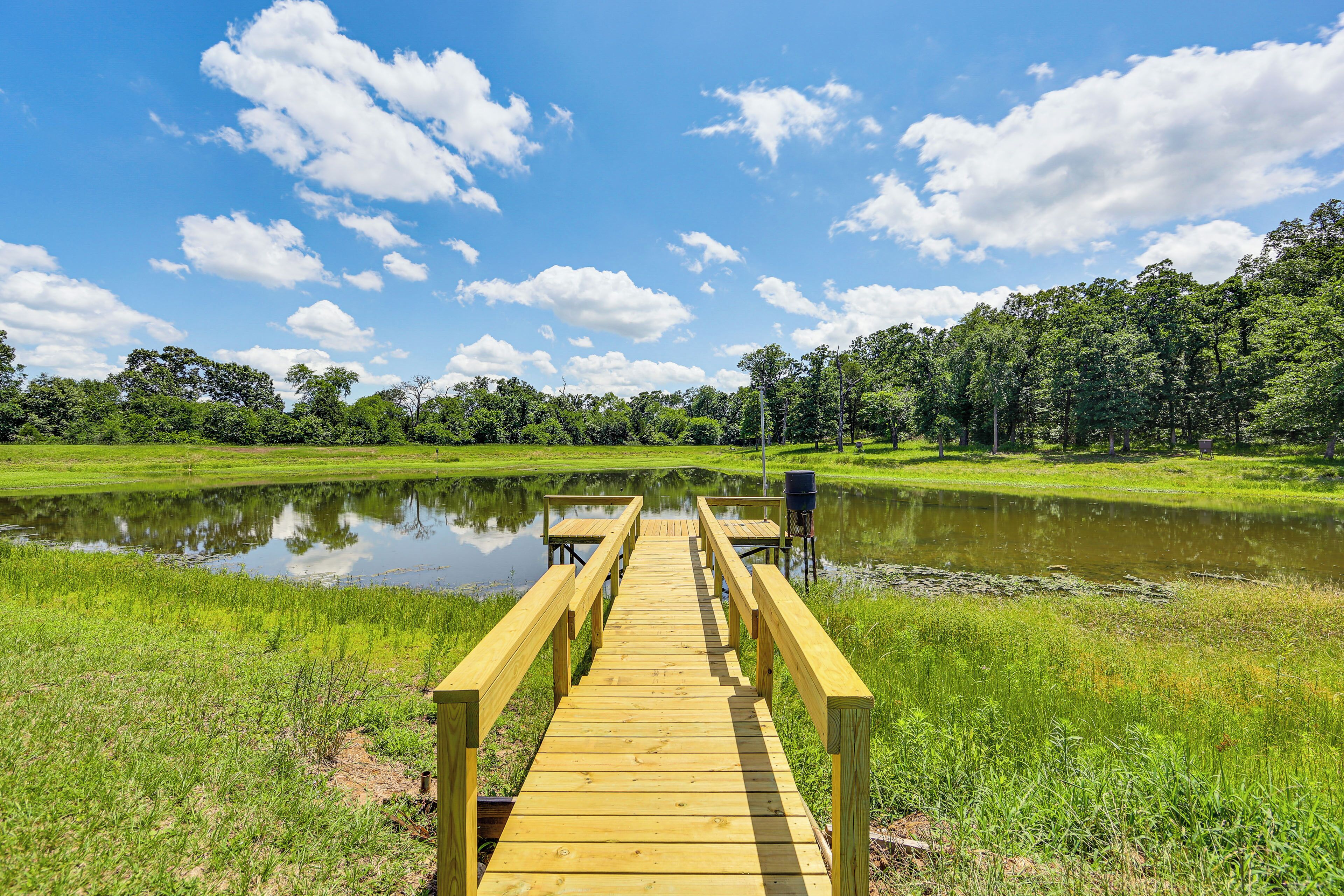 Malakoff Vacation Rental | 2BR | 2BA | 1,000 Sq Ft | Step-Free Access