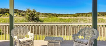 < 1 Mi to Beach! Ocean-View Getaway in Freeland