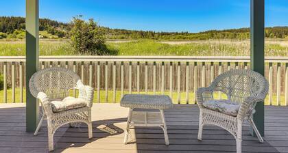 < 1 Mi to Beach! Ocean-View Getaway in Freeland