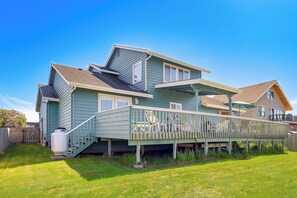 A two-story house with a deck, a water tank, and a fenced yard. - < 1 Mi to Beach! Ocean-View Getaway in Freeland (Freeland)