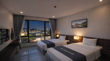 Deluxe Double or Twin Room, City View | Desk