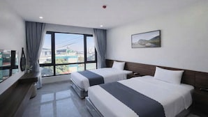 Phòng đôi hoặc 2 giường đơn Deluxe, quang cảnh thành phố | Bàn 