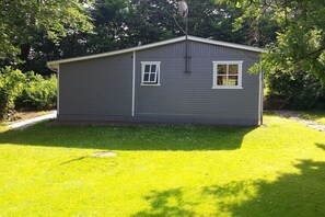 A small, single-story building with a gabled roof, two windows, and a satellite dish. - Farm in Boren with swimming pool (Boren)