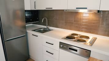 Apartment, 1 Bedroom, Garden View | Private kitchen