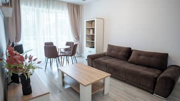 Apartment, Balcony, City View | Living area