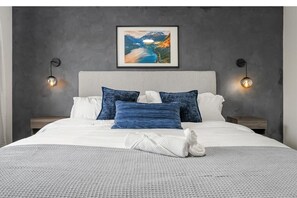 6 Schlafzimmer, Schreibtisch, Bügeleisen/Bügelbrett, Reisekinderbett