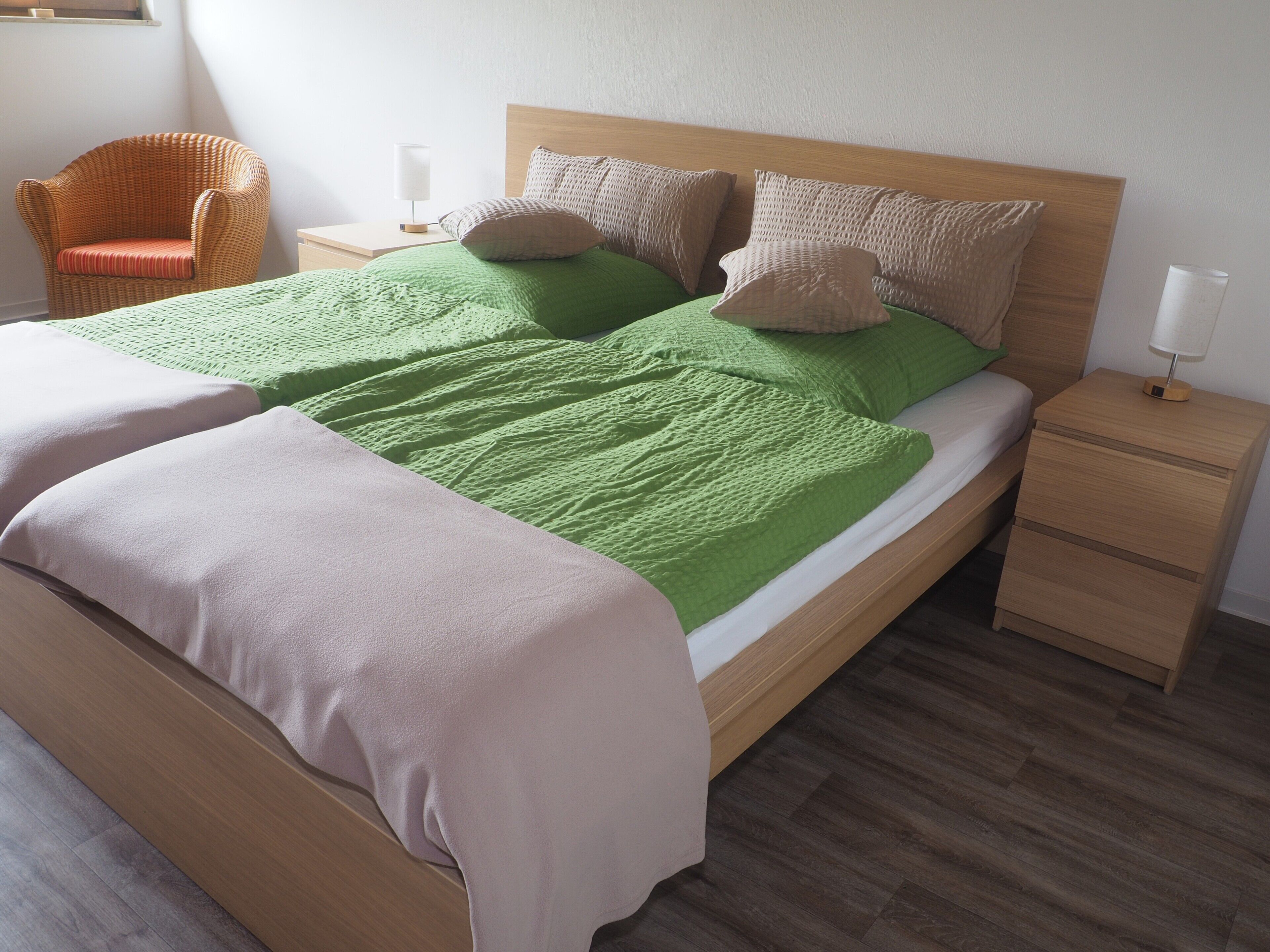 WiFi, bed sheets