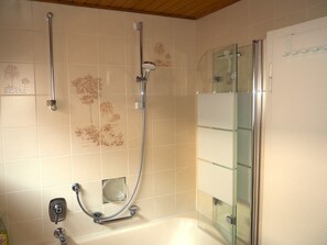 Bathroom - Alte Schmiede by the Stream with Black Forest Plus Card (Baiersbronn)