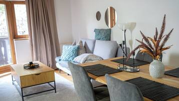 Apartment, 2 Bedrooms, Balcony | Dining
