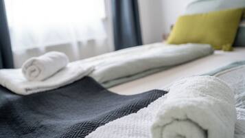 Comfort Apartment | Iron/ironing board, WiFi (free), bed sheets