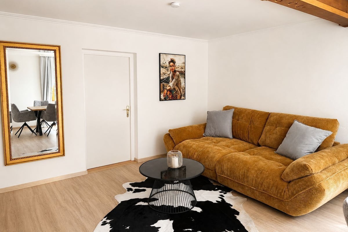 Superior Apartment, 3 Bedrooms, Mountain View | Living area