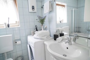 Apartment, 2 Schlafzimmer, Balkon | Badezimmer | Haartrockner, Handtücher