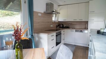 Comfort Apartment, Balcony, Mountain View | Private kitchen