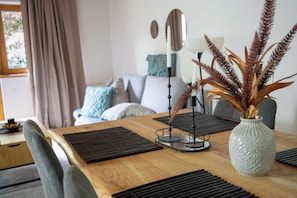 Leilighet, 2 soverom, balkong | Spiseområde