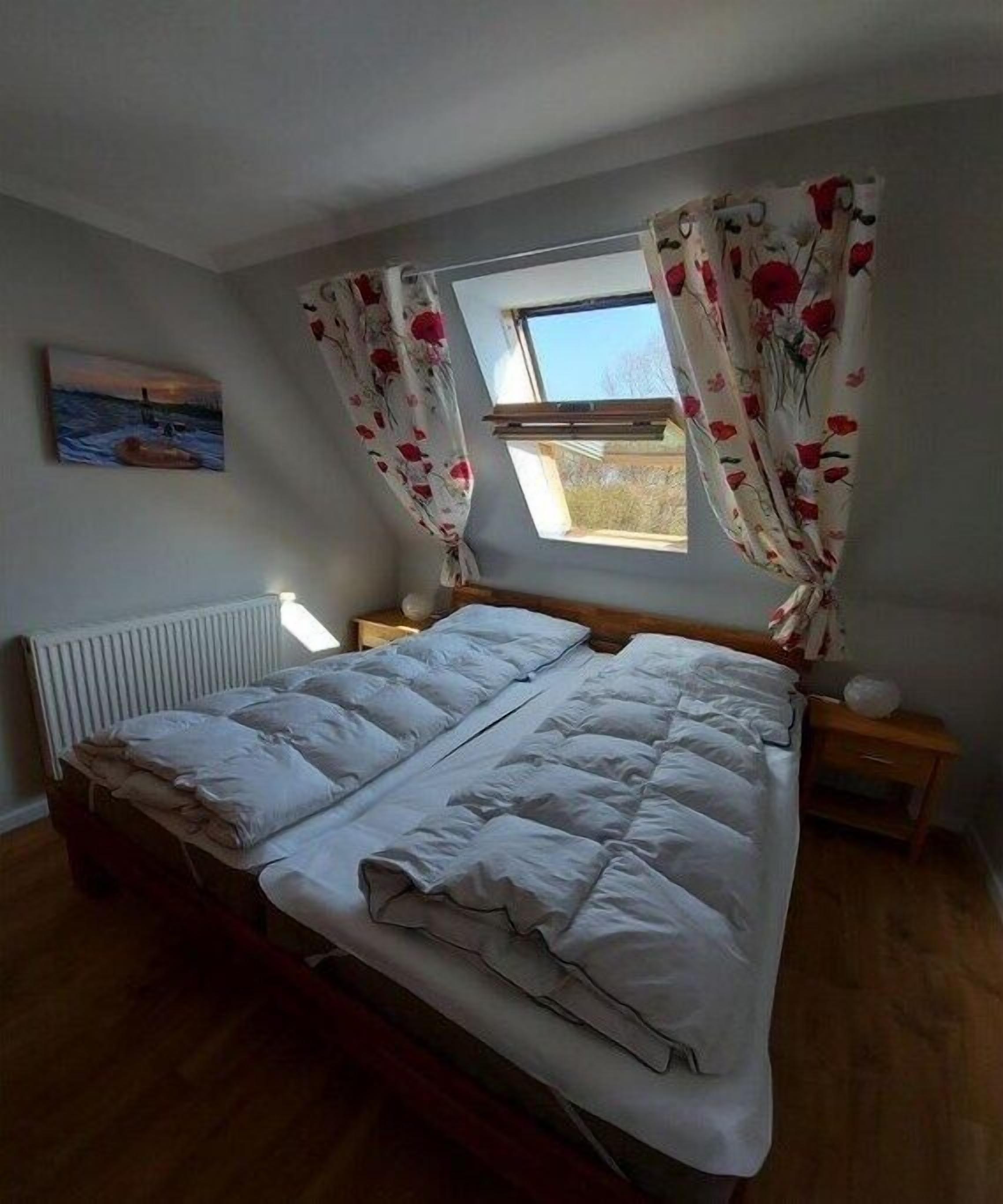 Iron/ironing board, travel cot, free WiFi